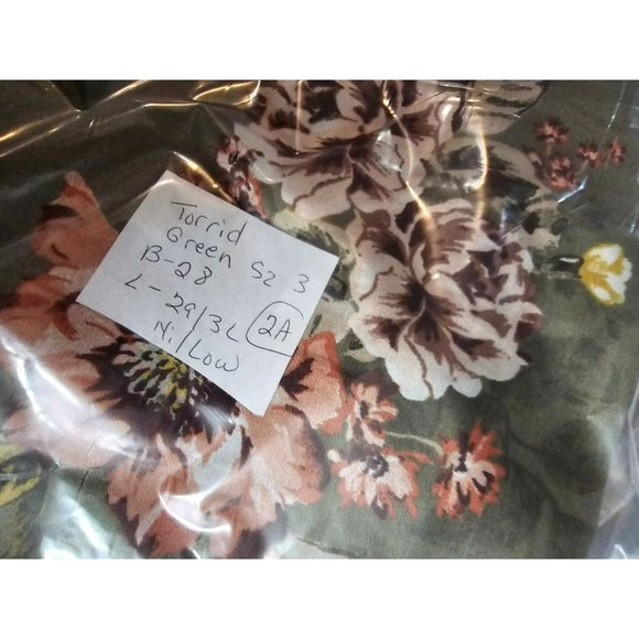 Torrid‎ Olive Green Floral Crepe Smocked Women’s Plus Size Blouse Plus Size 3x - Picture 7 of 9